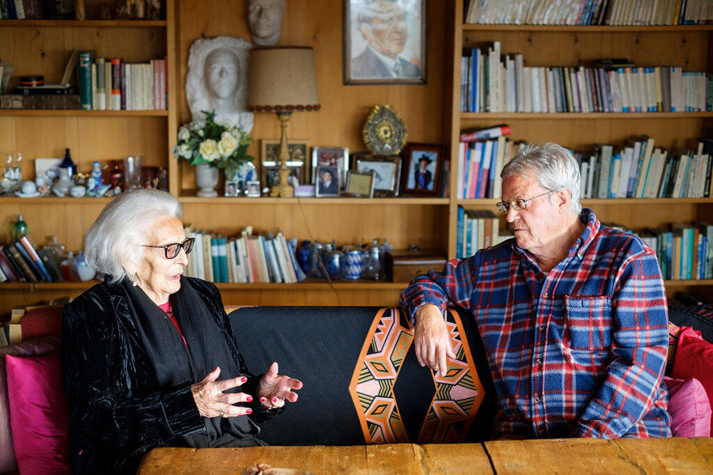 Ein einmaliges Gespräch: Leopold Steuer, als Historiker ein Tabubrecher, und Martha Ebner, die Frau, die Athesia und Dolomiten mit groß und mächtig gemacht hat. Foto: Ludwig Thalheimer