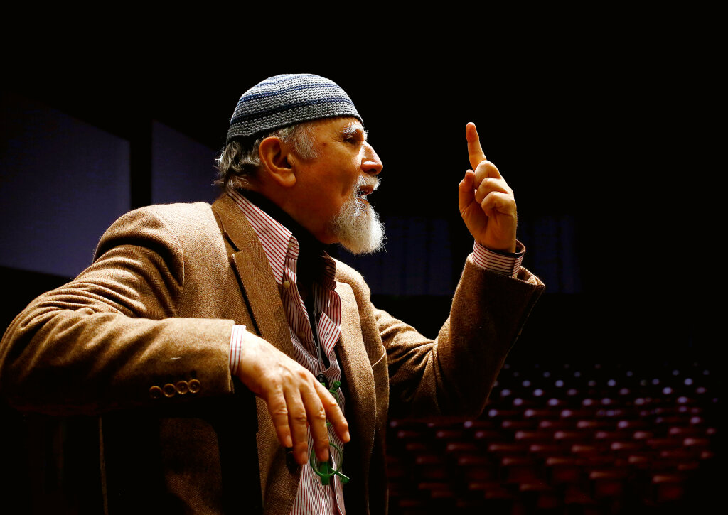 Moni Ovadia ist Schauspieler, Musiker und ein Jude, der nicht an Gott glaubt: „Aber in erster Linie bin ich ein Mensch.“ Foto: Alexander Alber