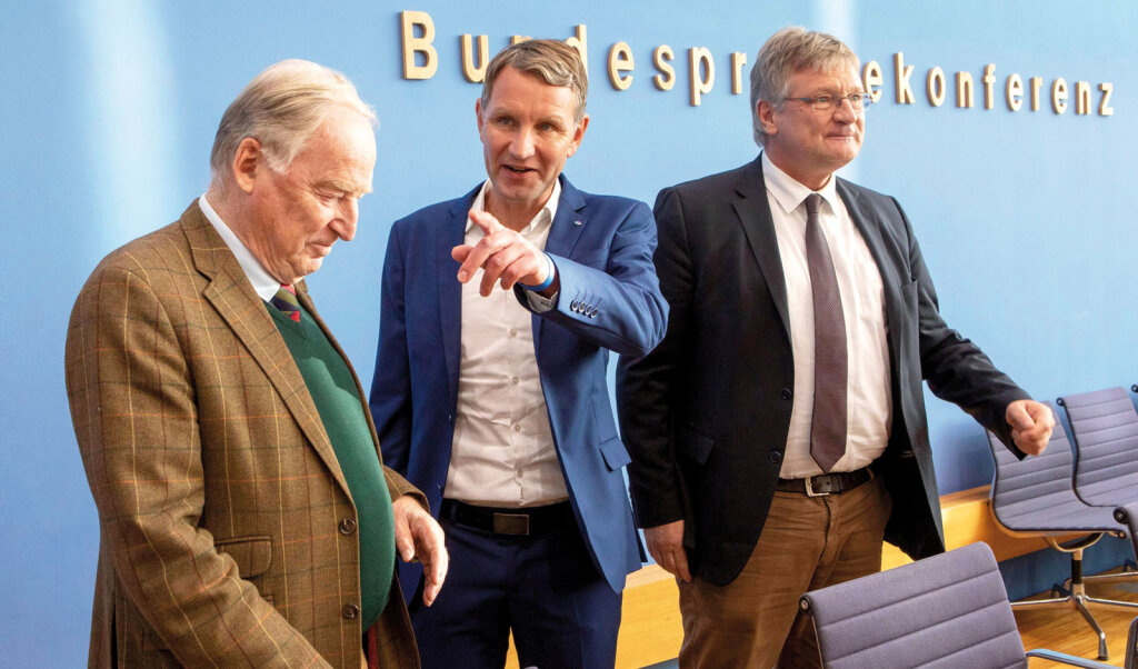 Das Führungstrio der „Alternative für Deutschland“: Alexander Gauland, Björn Höcke (mitte), Jörg Meuthen (Bild links). Der Südtirolerklärer Höcke (oben): „Den Geist Andreas Hofers einatmen.“ Foto: Archiv
