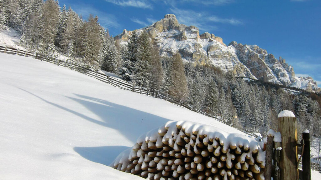 Winterwanderung mitten durch die Dolomiten-Bilderbuchlandschaft. Foto: Oswald Stimpfl