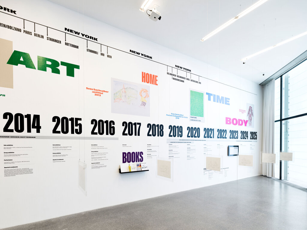 Im Foyer des Museion zeigt sich die lokale Kunst: Im Moment ist es Sven Sachsalber (1987–2020). Foto: Tiberio Sorvillo