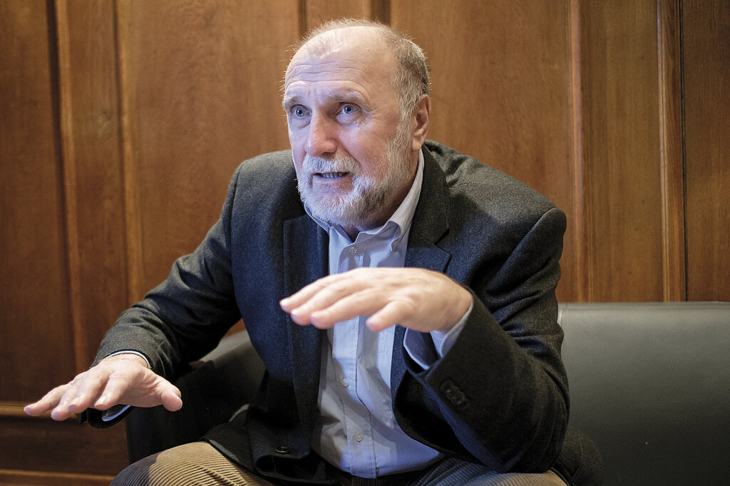 Der bosnische Schriftsteller lebt in Graz und Sarajevo: „Wir schreiben immer uns selber.“ Foto: Ludwig Thalheimer