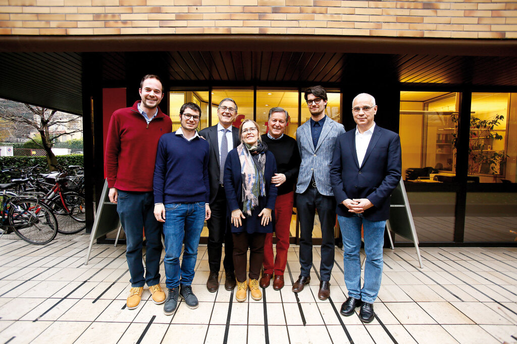 Eigentümerwechsel bei ff (von links): Raffael Pichler, Philipp Frasnelli, Karl Pichler, Magdalena Amonn, Hellmuth Frasnelli, Manuel Saxl, Stefan Weber. Foto: Alexander Alber